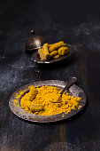 frischen-kurkuma-wurzel-und-pulver.jpg?b