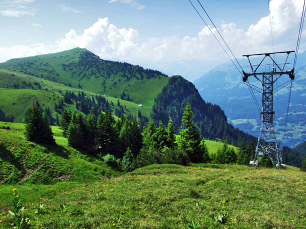 seilbahn ragnatsch-palfries или gondelbahn palfries (альп и канатная дорога palfries) - ski lift overhead cable car gondola mountain стоковые фото и изображения