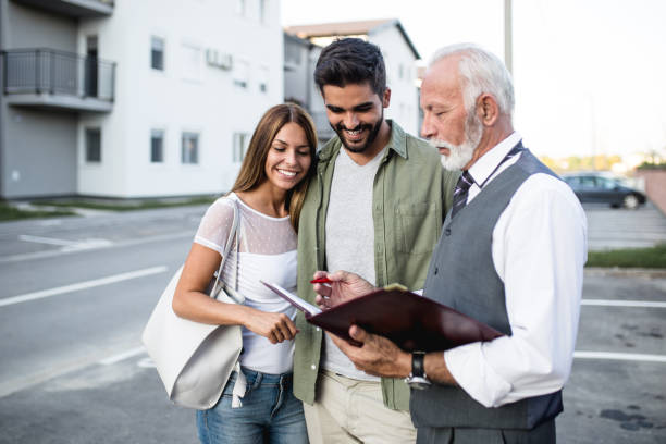 istock Buying new house 1130073965