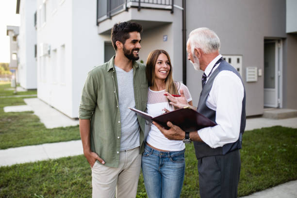 istock Buying new house 1130074340