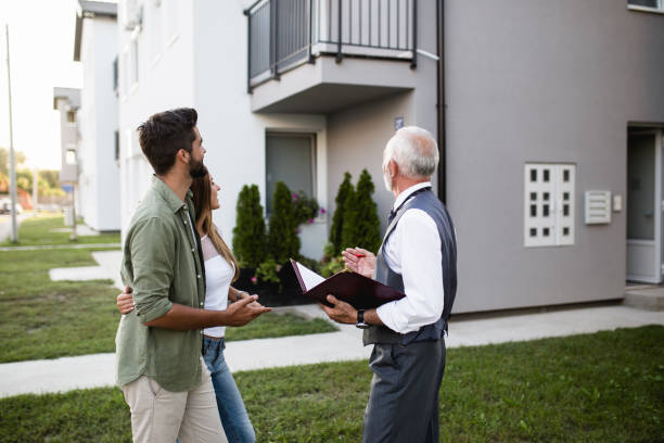 istock Buying new house 1130074361