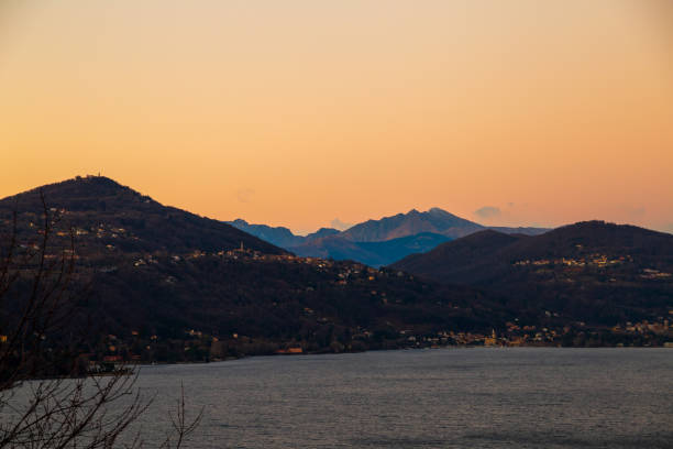 view of lake maggiore at sunset - angera imagens e fotografias de stock