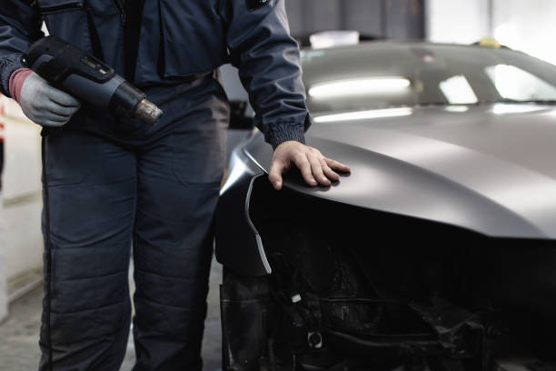 auto folie - glass car repairing auto repair shop stock-fotos und bilder