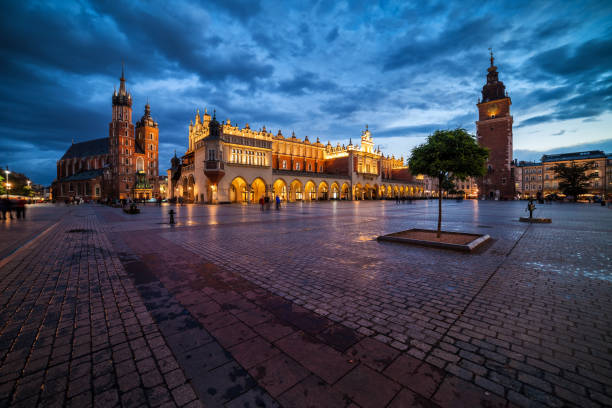 istock Krakow Old Town Main Square At Dusk 1130129390