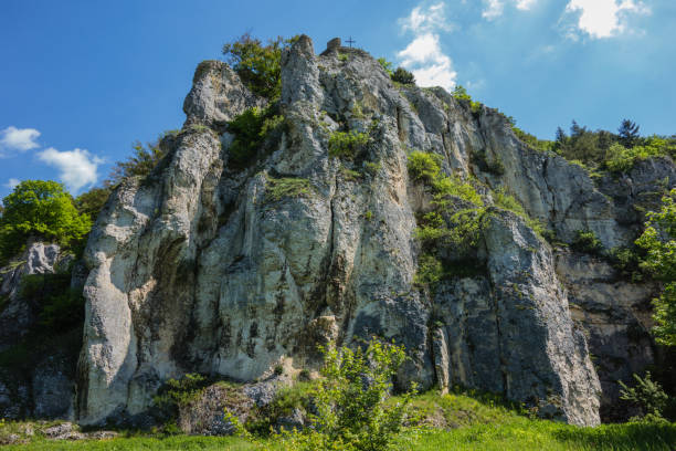 rock landscape from the altmühltal in bavaria germany - altmühltal imagens e fotografias de stock