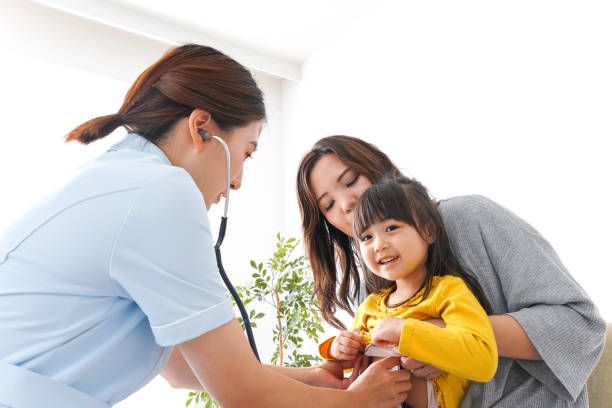 children's health check - sick girl imagens e fotografias de stock