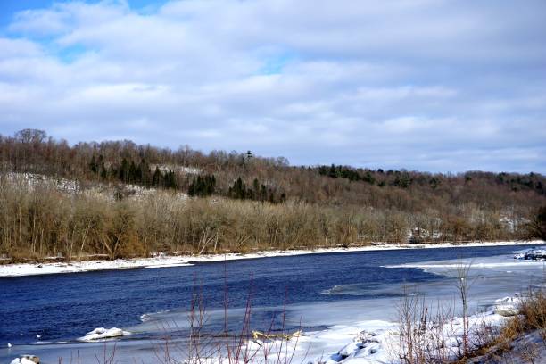 fultonville río mohawk, nueva york - mohawk river fotografías e imágenes de stock