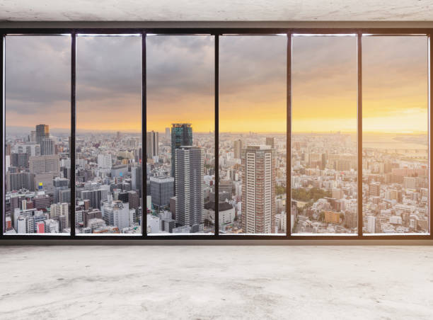 vazio espaço interior moderno com vista da cidade de arranha-céu no pôr do sol, escritório de negócios vazio interior - apartamento de cobertura - fotografias e filmes do acervo