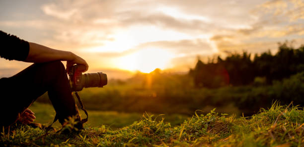 photographer are sitting look the sunset - nature photographer imagens e fotografias de stock