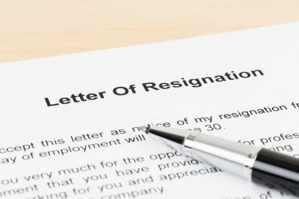 resignation letter resign with pen - quitting imagens e fotografias de stock