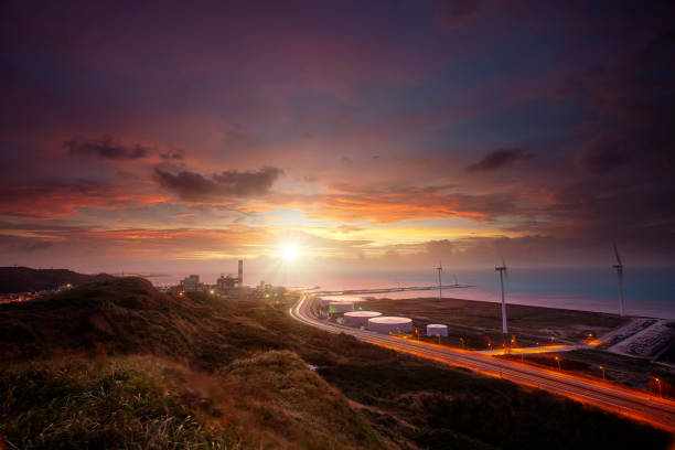 belo pôr do sol ao lado da praia a oeste de taiwan - pacific coast highway - fotografias e filmes do acervo