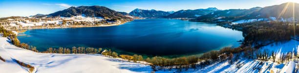 テーゲルンゼー湖アルプス ドイツ バイエルン冬美しいカーヴェンデル空中パノラマ - lake lake tegernsee tegernsee mountain ストックフォトと画像