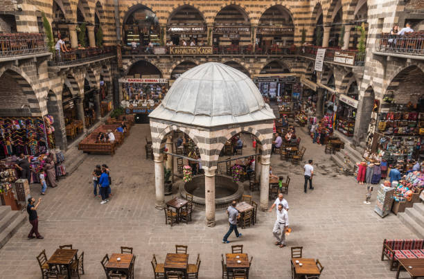 The wonderful Old Town of Diyarbakir, a Unesco World Heritage site Diyarbakir, Turkey - considered the unofficial capital of theTurkish Kurdistan, Diyarbakir is an amazing city with tastes from different cultures, a wonderful Old Town, and the Unesco World Heritage city walls escort diyarbakır stock pictures, royalty-free photos & images