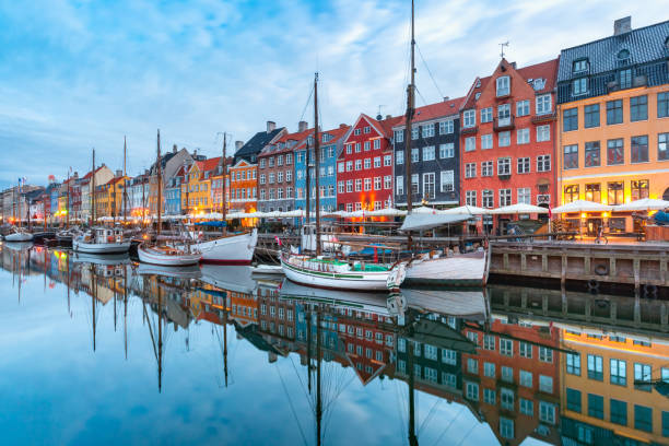 nyhavn en copenhague, dinamarca. - famous place nordic countries nature outdoors fotografías e imágenes de stock