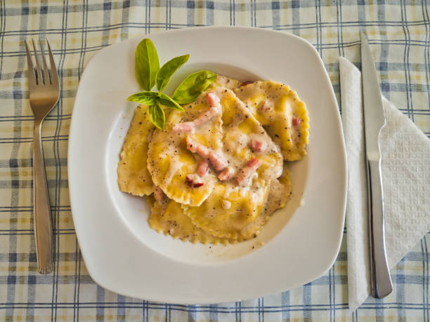 leckere italienische pasta - piedmont cheese homemade italy stock-fotos und bilder
