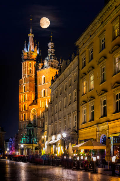 밤, 크 라 코 프, 폴란드에 의해 축복 받은 성모 마리아의 교회 가정 - polish culture poland malopolskie province cathedral 뉴스 사진 이미지