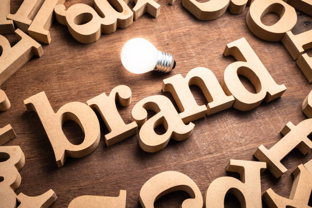 parola di brand wood - branding foto e immagini stock