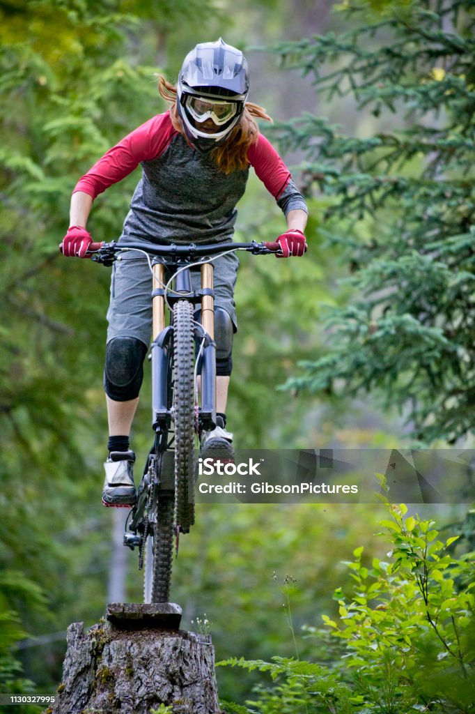 Downhill Mountain Bike Woman Jumping Stock Photo - Download Image Now -  Adult, Adults Only, Adventure - iStock