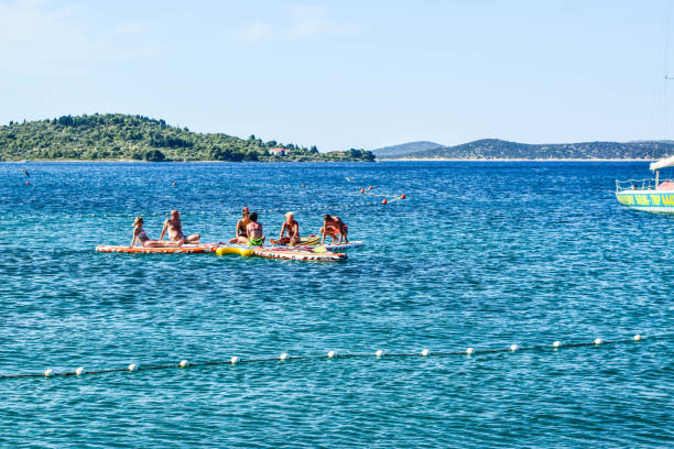 ヴォディツェ ビーチ、クロアチア。 - relaxation exercise exercising people group of people ストックフォトと画像