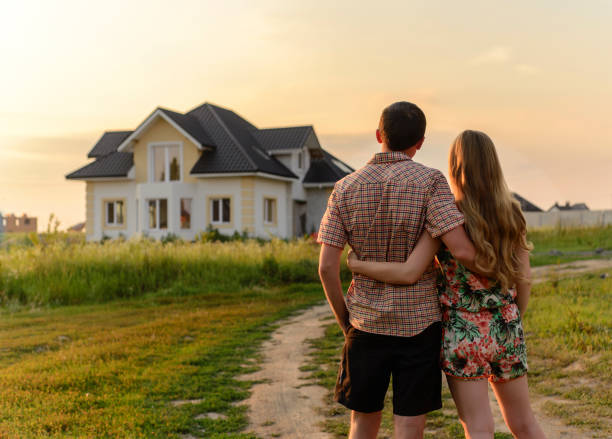 istock couple looking on house 1130338395