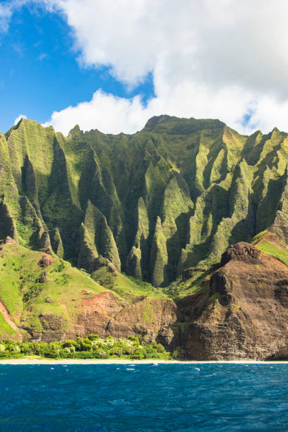 istock Na Pali Coast State Park Boat Tour 1130357809