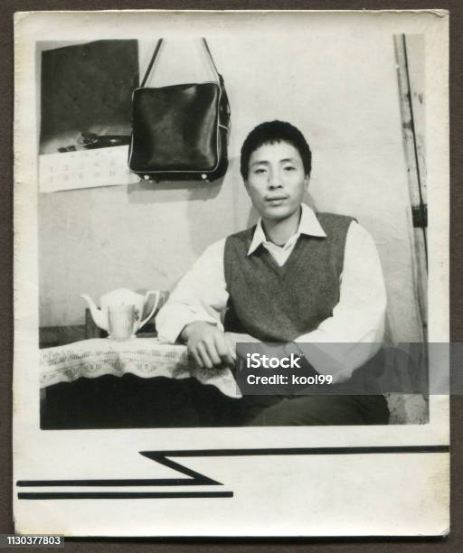 1970er Jahre China Junge Männer Porträt Monochrome Alte Foto Stockfoto und mehr Bilder von Altertümlich