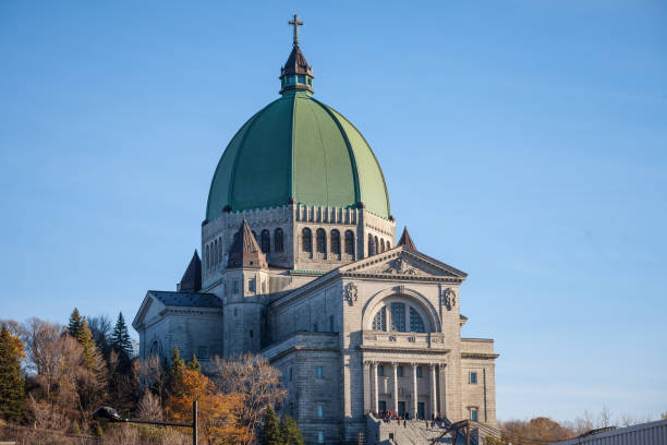 saint joseph cathedral on mont royal, in cote des neiges district, montreal, quebec. it is one of the main catholic churches of the city - st joseph oratory imagens e fotografias de stock
