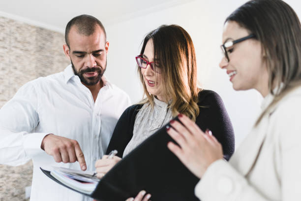 istock Meeting with the financial advisor 1130392124