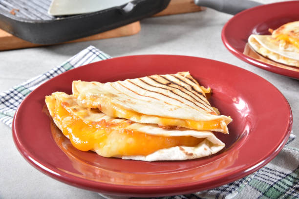 quesadilla al formaggio - monterey jack il formaggio foto e immagini stock