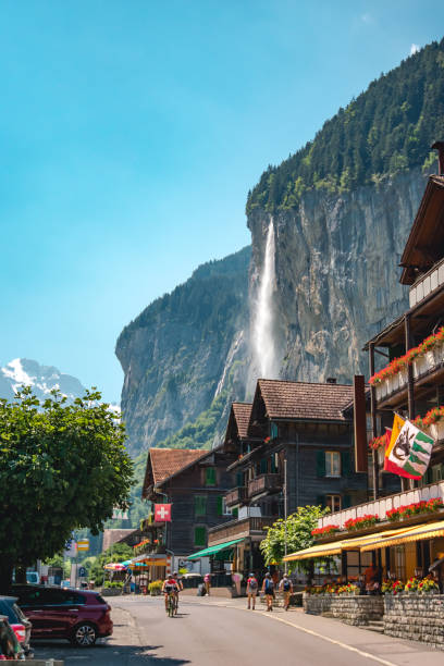 the beautiful small town of lauterbrunnen in the swiss alps, with the iconic staubbach waterfall in the background. - interlaken imagens e fotografias de stock