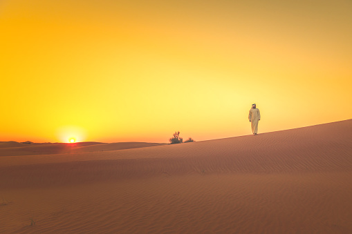 Arab, Middle East, Sand Dunes, Desert, Tradition, Culture - Arab man standing on the sand dunes