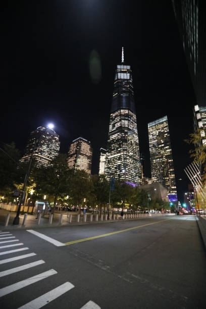 world trade center - fountain park lower manhattan street light - fotografias e filmes do acervo