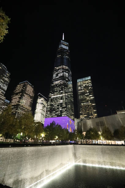 world trade center - fountain park lower manhattan street light - fotografias e filmes do acervo