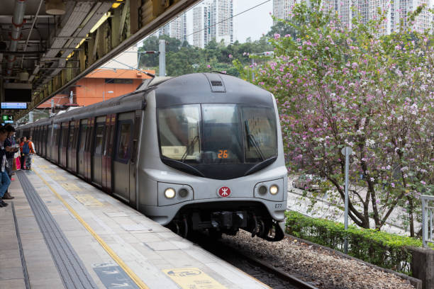 mtr-bahnhof in hongkong - sha tin stock-fotos und bilder