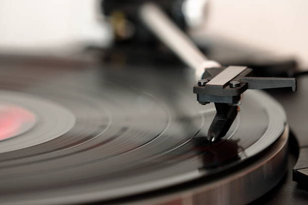 analoger plattenspieler für schallplatten und musik - technologie - fotografias e filmes do acervo