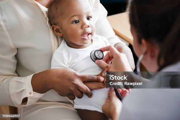 39 Arztbesuch Stockfoto und mehr Bilder von Kind - Kind, Kinderarzt, Arzt