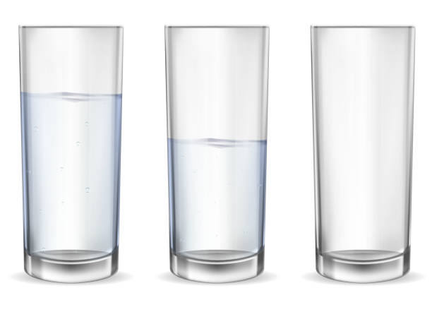 illustrations, cliparts, dessins animés et icônes de la valeur réaliste verre vide avec une tasse de l’eau. - glass water half full empty