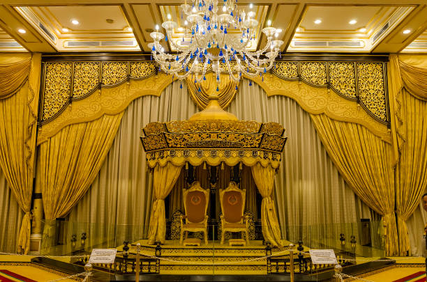 Rong Seri hall of The State Palace, Royal Museum, Malaysia Balai Rong Seri of Istana Negara, Royal Museum, Malaysia. The hall was used for official and customary functions include ceremonial occasions of taking the royal plead, the installation rite, and the appointment of a new prime minister. istana stock pictures, royalty-free photos & images