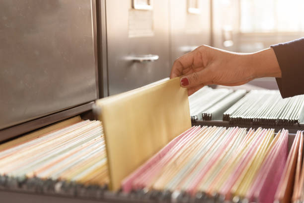 important documents in files placed in the filing cabinet - pile arrangement imagens e fotografias de stock