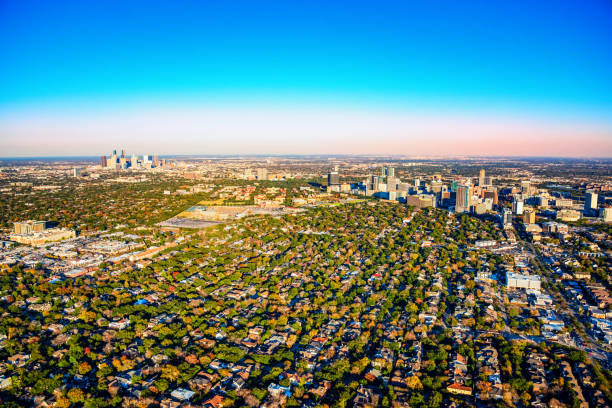 vista grandangolare dell'area metropolitana di houston - city wide foto e immagini stock