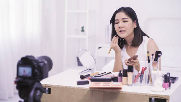 istock Asian woman beauty blogger,v-logger Applying Blush to her face cosmetic makeup tutorial 1130514863