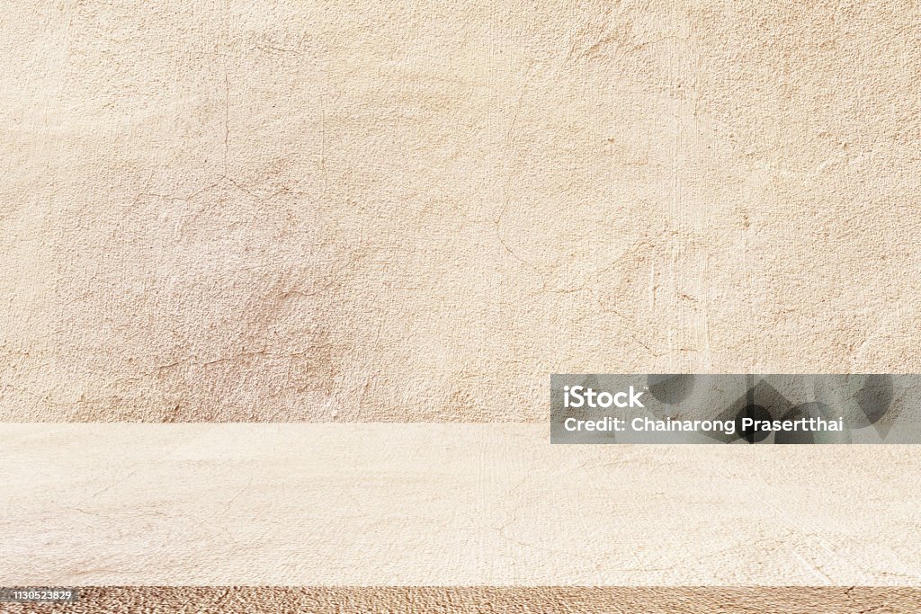 Yaşlı kahverengi renk çimento duvar arka plan dokusu ile karo zemin perspektif düz göstermek için kapatın veya reklamını yapmak ya da ürün ve ekran içeriğinin teşvik - Royalty-free Arka planlar Stok görsel