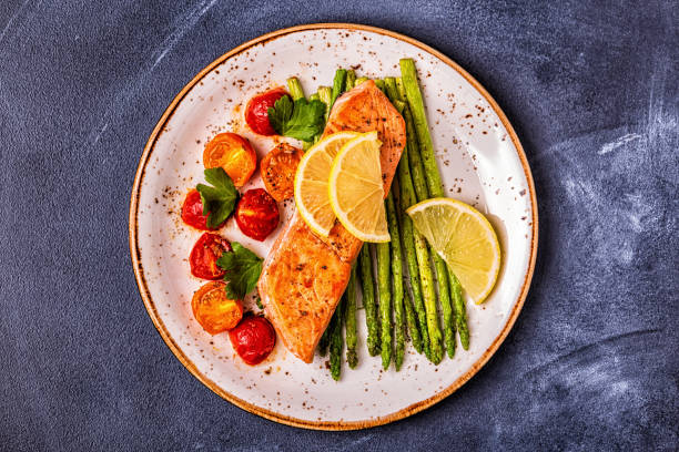 istock Grilled salmon with asparagus and tomatoes 1130524774