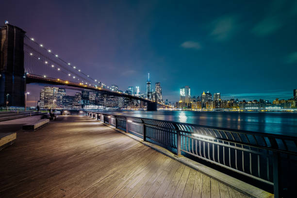 뉴욕시-브루클린 브리지 - scenics pedestrian walkway footpath bench 뉴스 사진 이미지