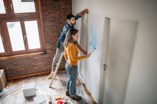 istock Painting together 1130554374