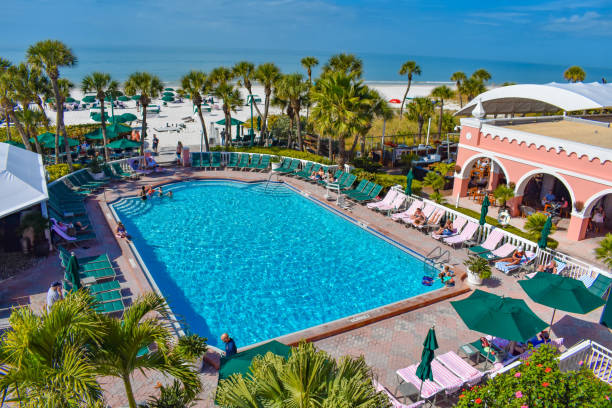 St. Pete Beach, Florida. January 25, 2019. Pool area view of The Don Cesar Hotel and St. Pete Beach .The Legendary Pink Palace of St. Pete Beach (1) St. Pete Beach, Florida. January 25, 2019. Pool area view of The Don Cesar Hotel and St. Pete Beach .The Legendary Pink Palace of St. Pete Beach (1) disney world stock pictures, royalty-free photos & images