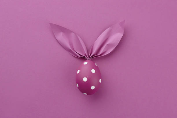 purple dotted easter egg with paper bunny ears - easter animal egg eggs single object imagens e fotografias de stock