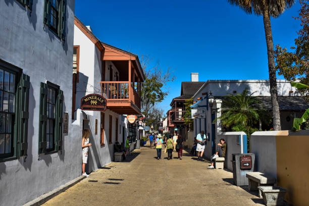 st. augustine, florida. january 26 , 2019 . people enjoying colonial experience in st. george st. in old town at florida's historic coast  (7) - orange county california beach imagens e fotografias de stock