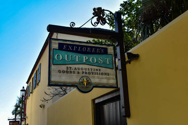 st. augustine, florida. january 26 , 2019. outpost sign in st. george street in florida's historic coast. - orange county california beach imagens e fotografias de stock