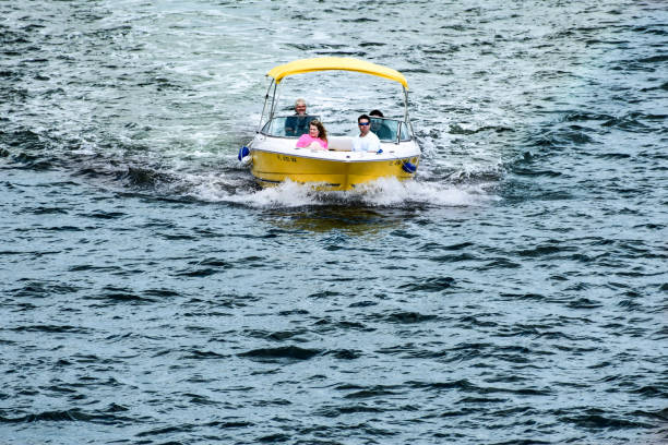 st. augustine, florida. january 26 , 2019.colorful boat sailling in matanzas bay  in florida's historic coast. - orange county california beach imagens e fotografias de stock